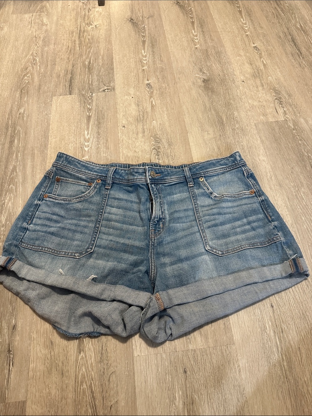 American Eagle Denim Roll-Cuff Women’s East Shortie - Light Blue